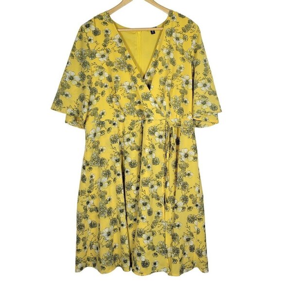 Torrid Women's Wrap Style Dress, All Over Floral Pattern, Flutter Sleeves Sz 18 - Picture 1 of 12